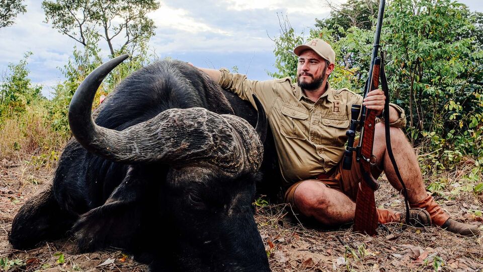 Buffalo hunting in Zimbabwe - story of the hunt for two Dagga Boys.